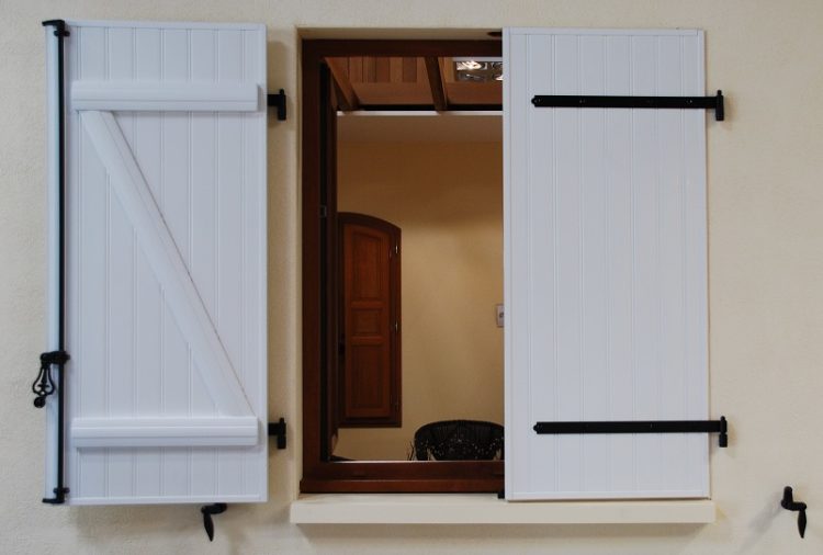 Volet battant PVC manuel